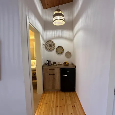 Nacios Bed & Breakfast *