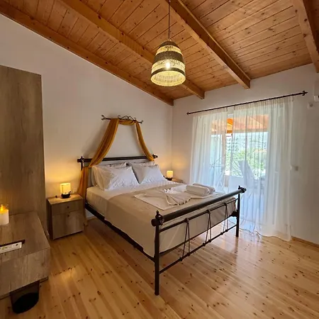 Nacios Bed & Breakfast *