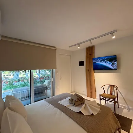 Nacios Bed & Breakfast *