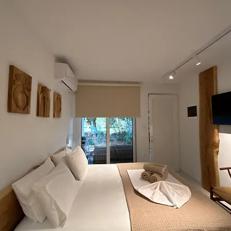 Nacios Bed & Breakfast